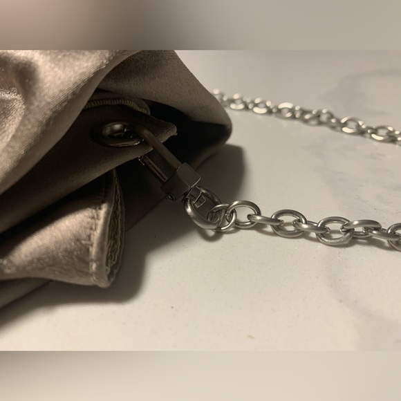 Nude satin bcbg purse - Picture 4 of 6